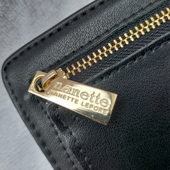 🆕Nanette Lepore | Quilted USB Cell Phone Charging Wristlet Wallet Black & Gold - Picture 4 of 16